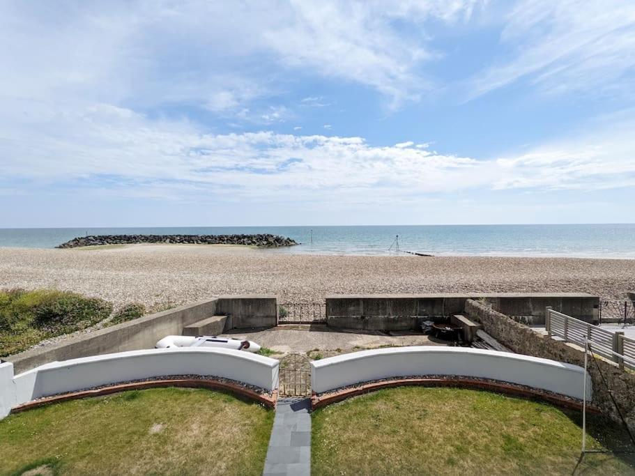 Beach View Middleton-on-Sea Exterior photo