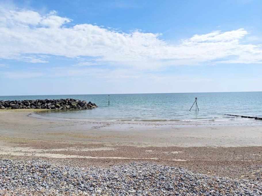 Beach View Middleton-on-Sea Exterior photo